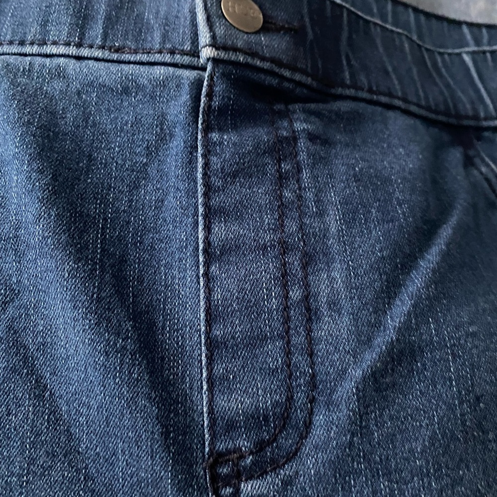 Never worn pull on jeans.
